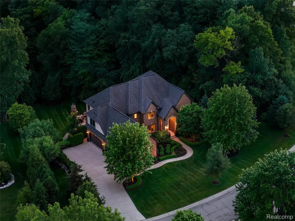 2761 Plum Creek Drive Oakland Charter Township MI 48363
