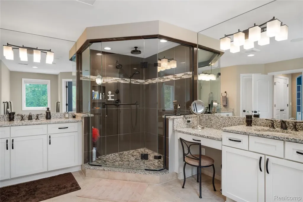 2761 Plum Creek Drive Oakland Charter Township MI 48363
