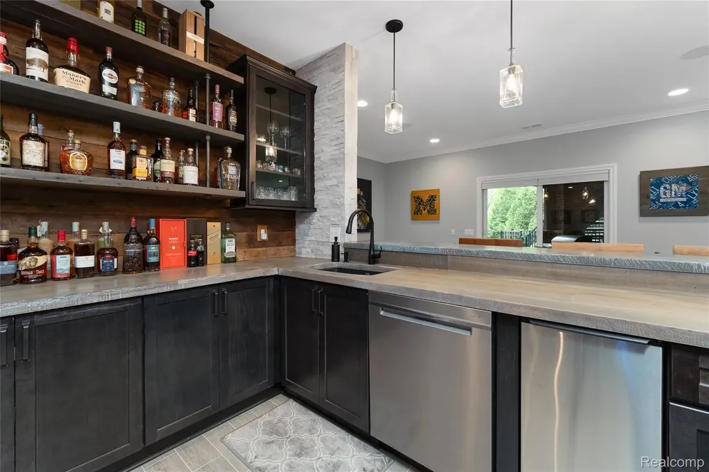 2761 Plum Creek Drive Oakland Charter Township MI 48363