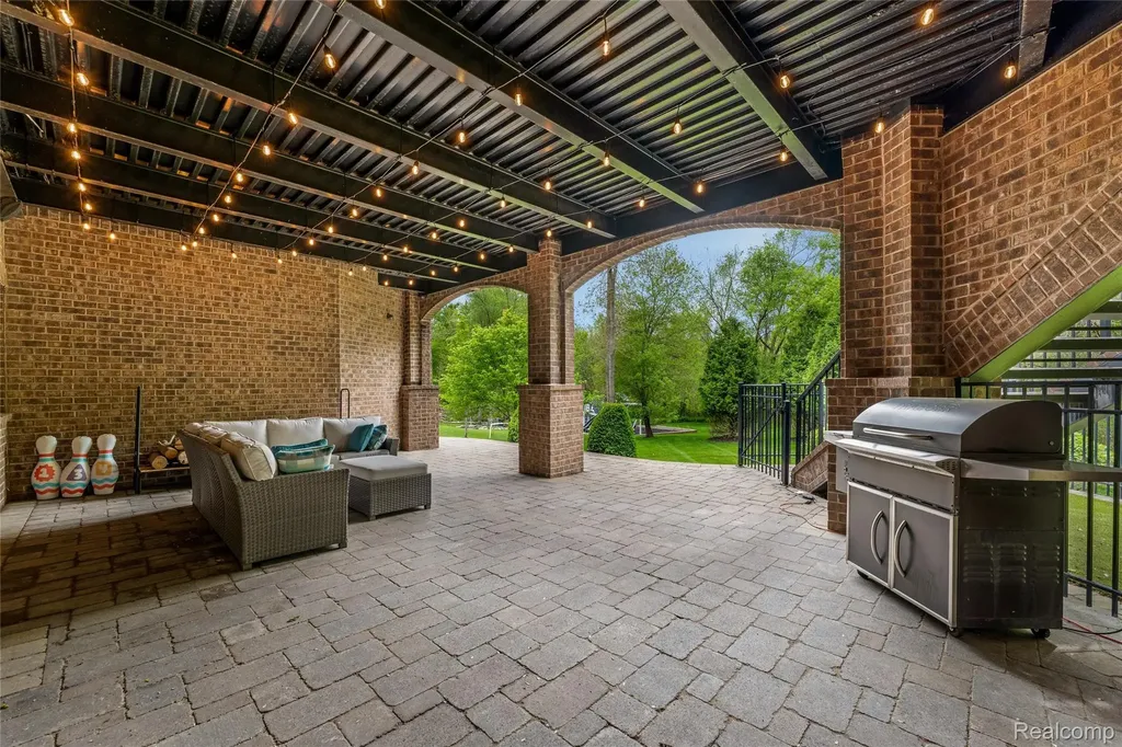 2761 Plum Creek Drive Oakland Charter Township MI 48363