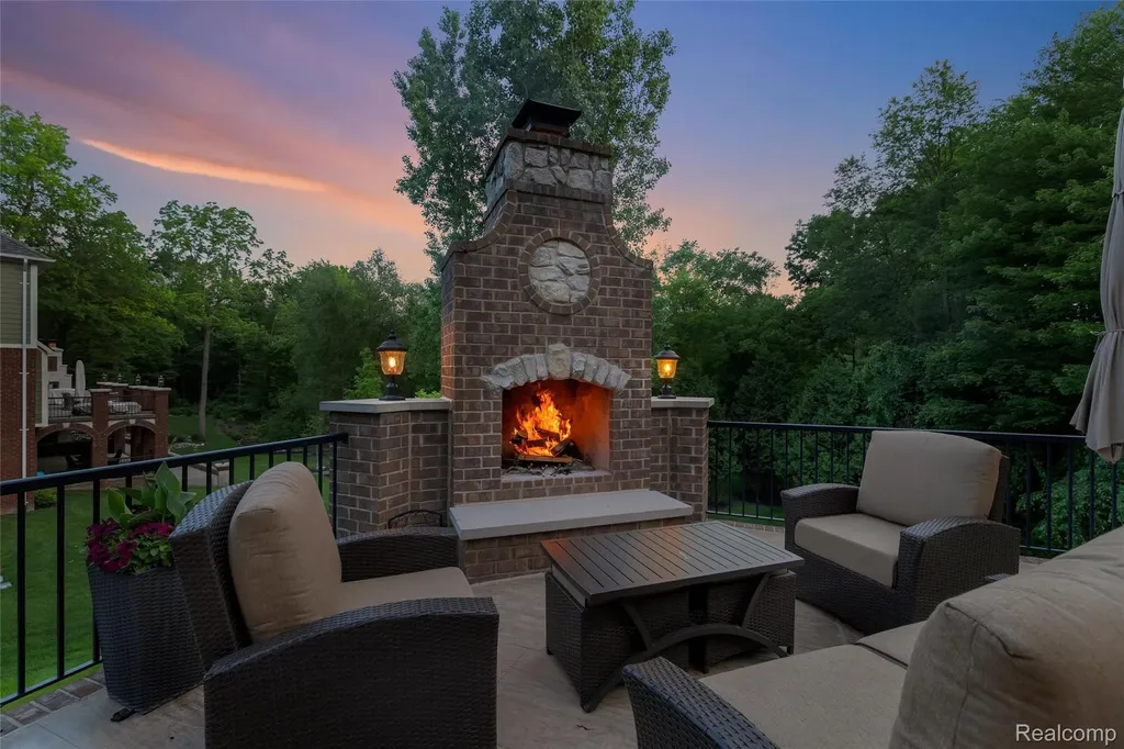 2761 Plum Creek Drive Oakland Charter Township MI 48363