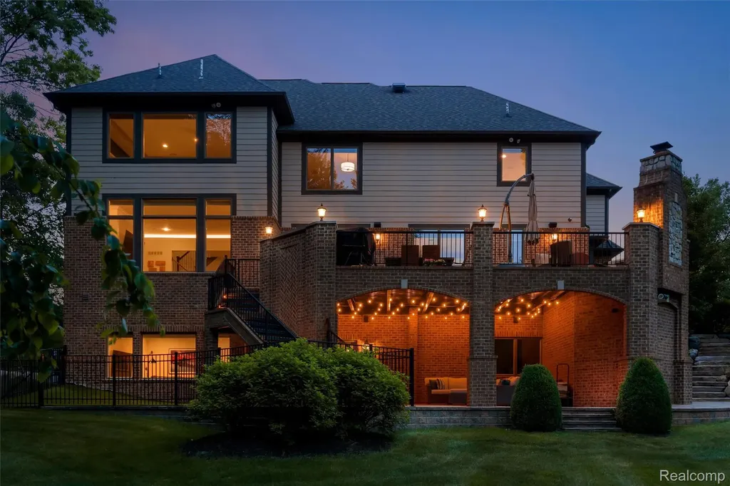 2761 Plum Creek Drive Oakland Charter Township MI 48363