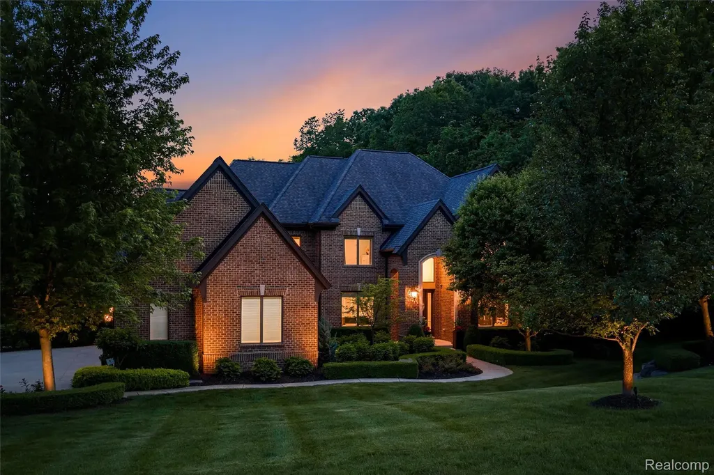 2761 Plum Creek Drive Oakland Charter Township MI 48363