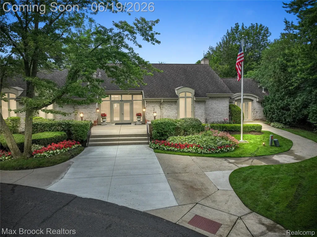 1106 Hillpointe Circle Bloomfield Hills City MI 48304