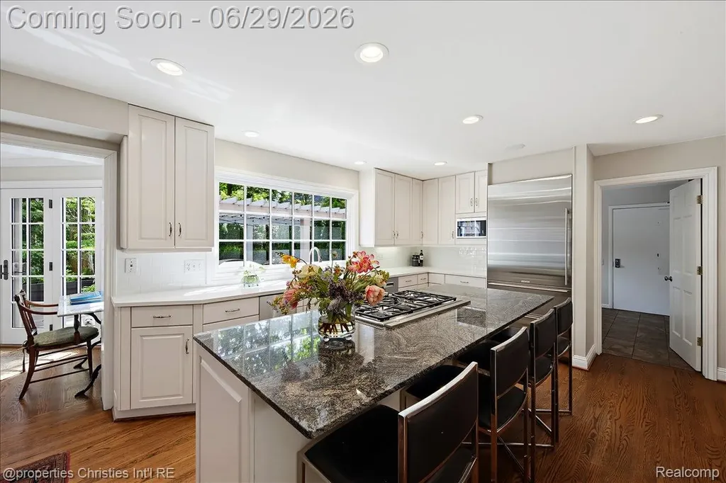 950 E Glengarry Circle Bloomfield Hills City MI 48301