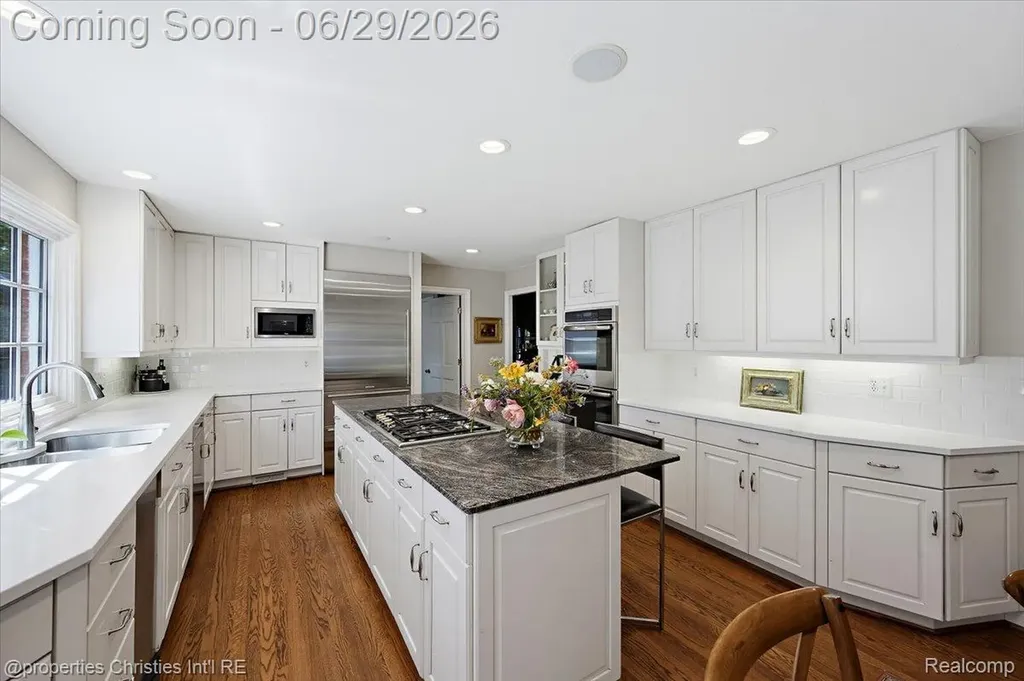 950 E Glengarry Circle Bloomfield Hills City MI 48301