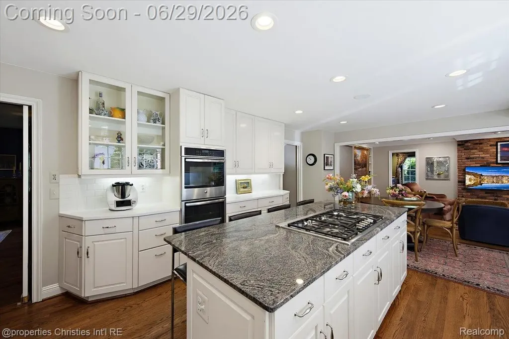950 E Glengarry Circle Bloomfield Hills City MI 48301