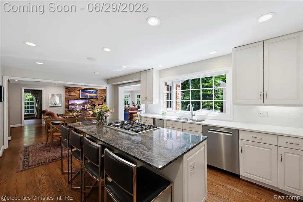 950 E Glengarry Circle Bloomfield Hills City MI 48301