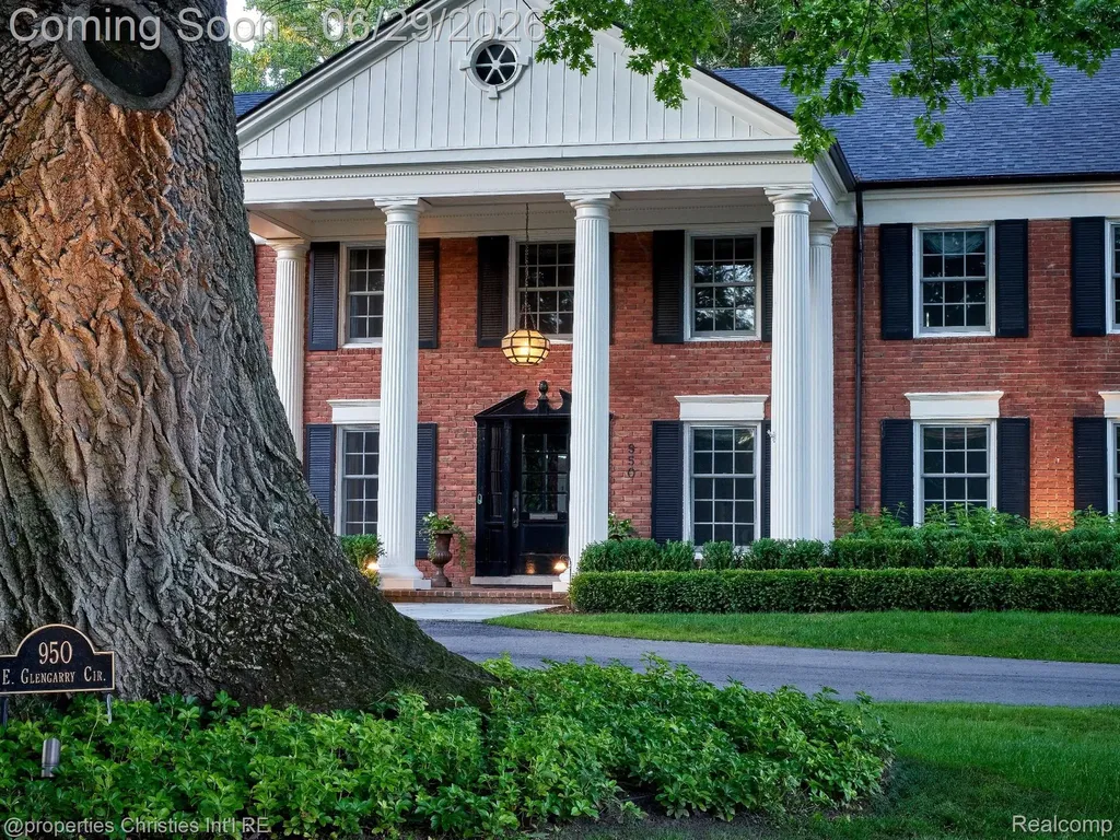 950 E Glengarry Circle Bloomfield Hills City MI 48301