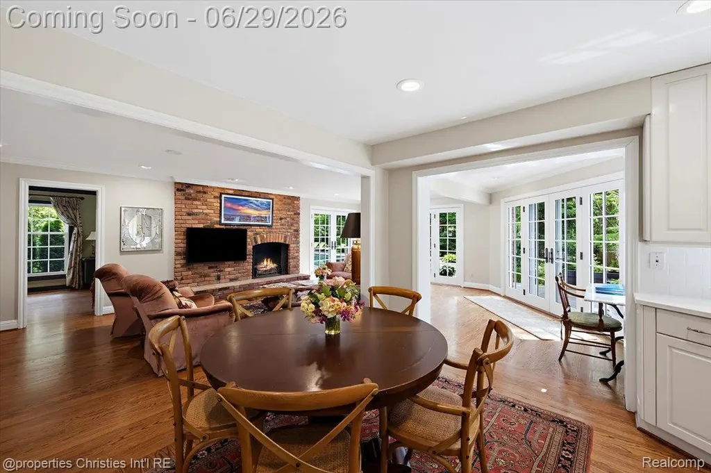 950 E Glengarry Circle Bloomfield Hills City MI 48301