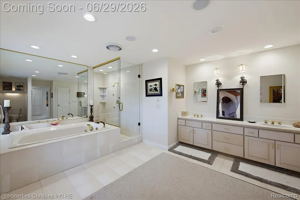 950 E Glengarry Circle Bloomfield Hills City MI 48301