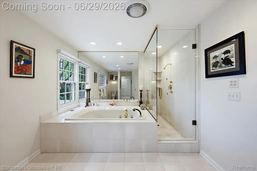 950 E Glengarry Circle Bloomfield Hills City MI 48301