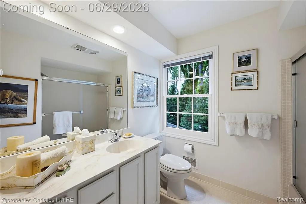 950 E Glengarry Circle Bloomfield Hills City MI 48301