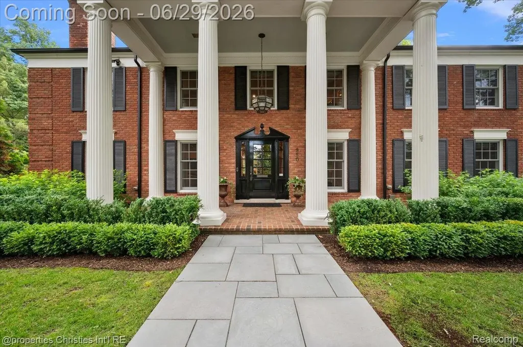 950 E Glengarry Circle Bloomfield Hills City MI 48301