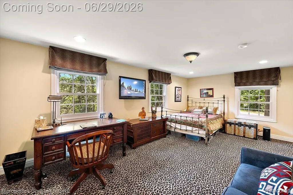 950 E Glengarry Circle Bloomfield Hills City MI 48301