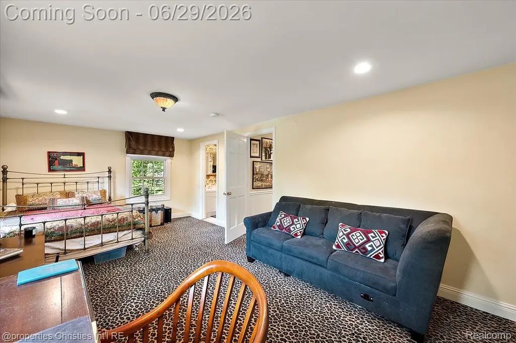 950 E Glengarry Circle Bloomfield Hills City MI 48301