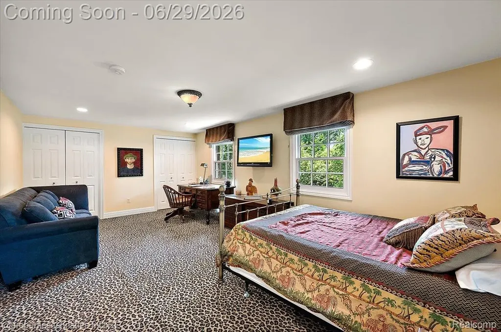 950 E Glengarry Circle Bloomfield Hills City MI 48301