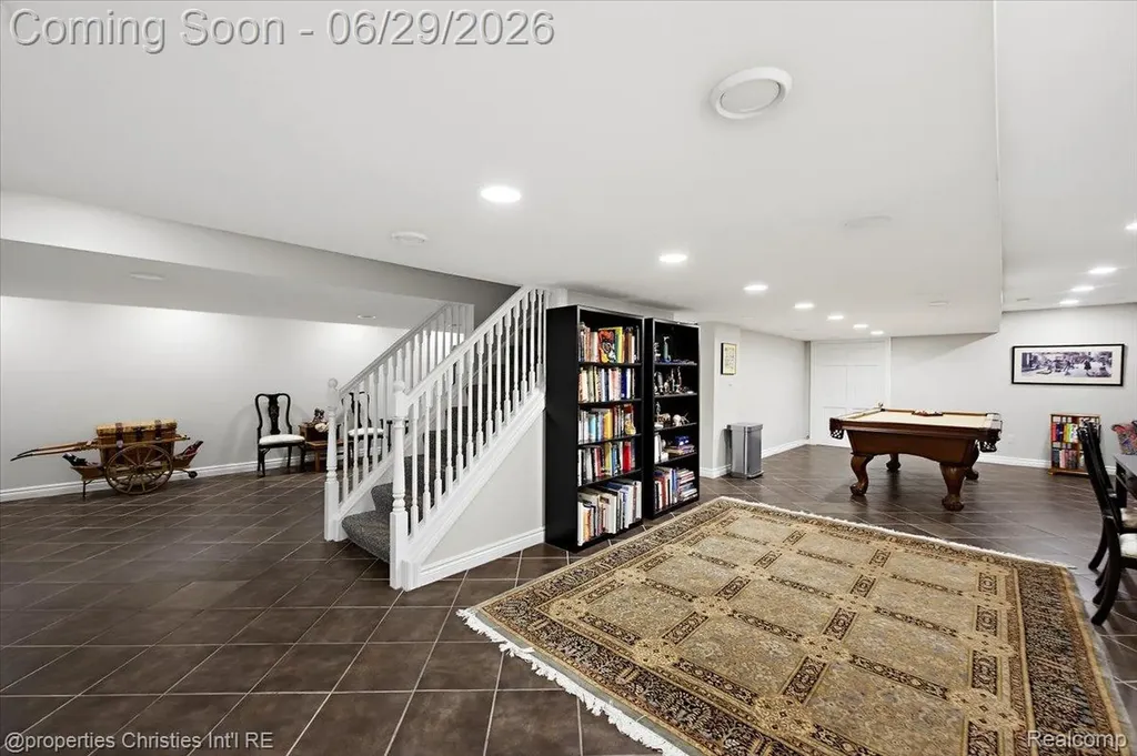 950 E Glengarry Circle Bloomfield Hills City MI 48301