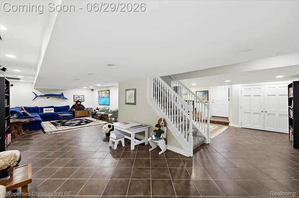 950 E Glengarry Circle Bloomfield Hills City MI 48301