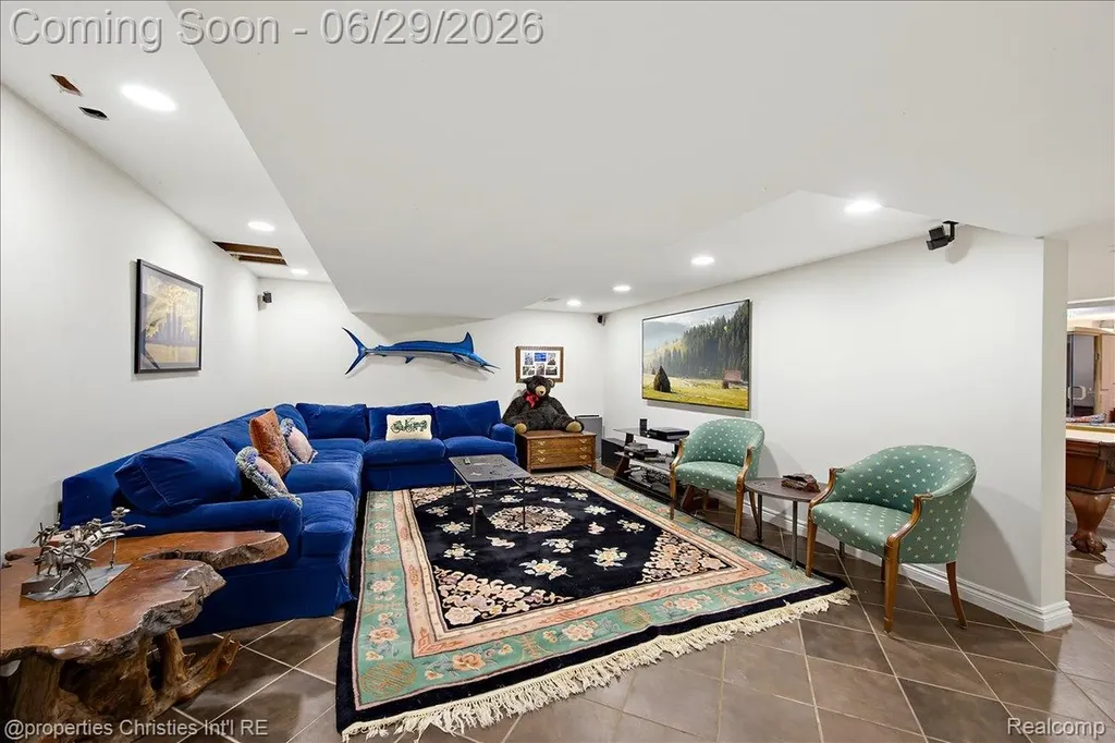 950 E Glengarry Circle Bloomfield Hills City MI 48301