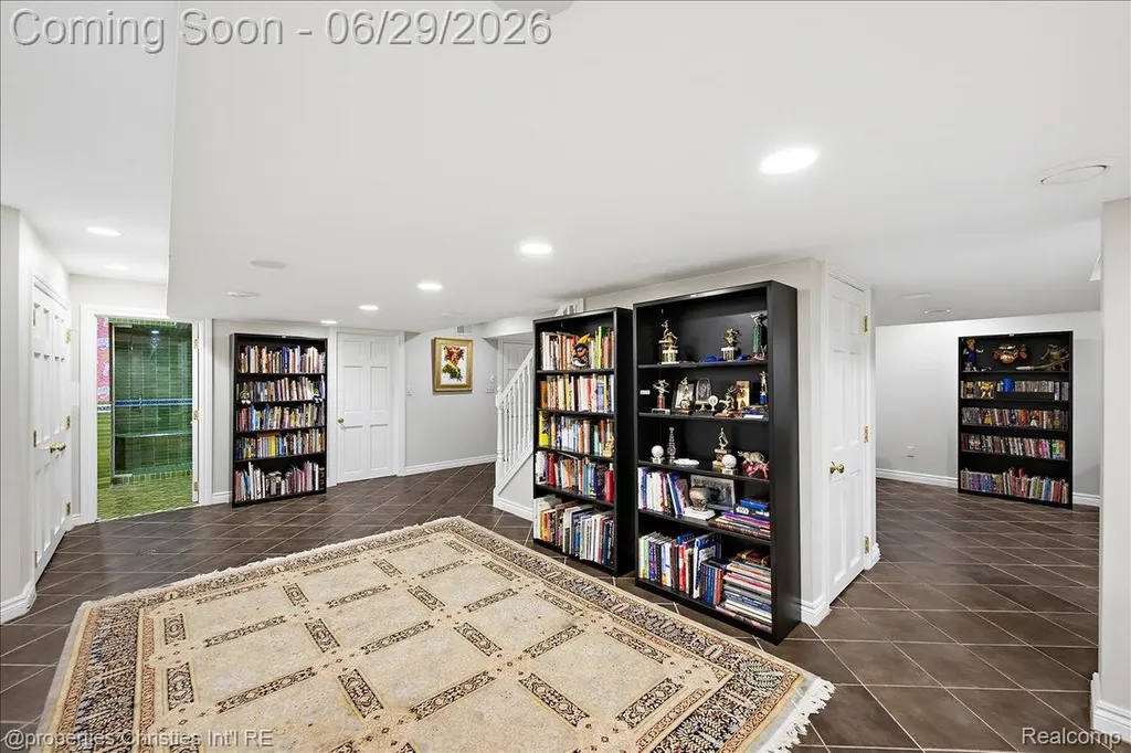 950 E Glengarry Circle Bloomfield Hills City MI 48301
