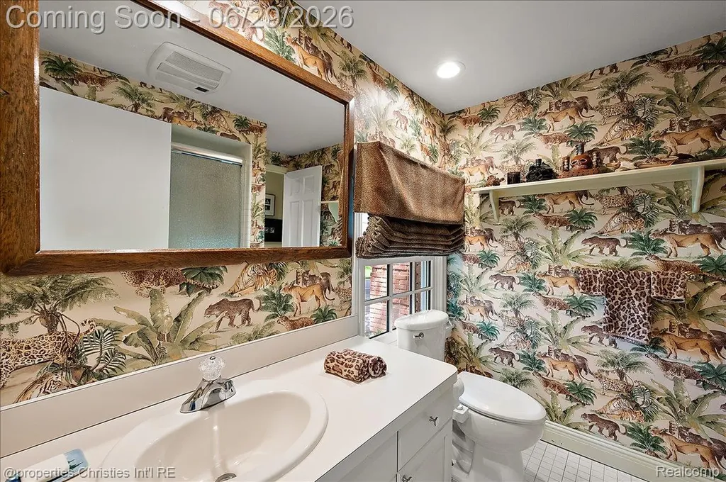 950 E Glengarry Circle Bloomfield Hills City MI 48301