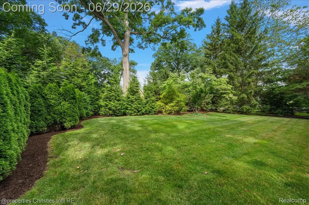 950 E Glengarry Circle Bloomfield Hills City MI 48301