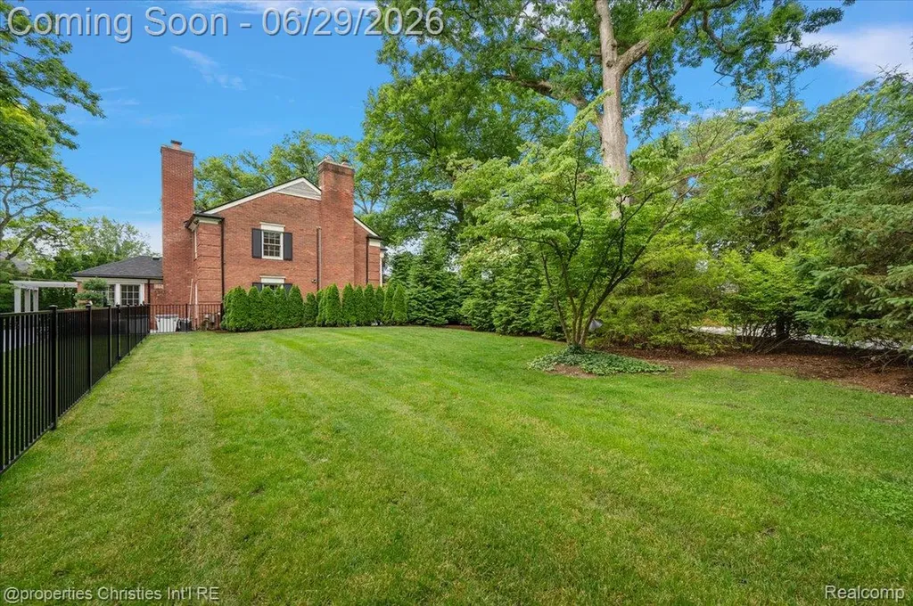 950 E Glengarry Circle Bloomfield Hills City MI 48301