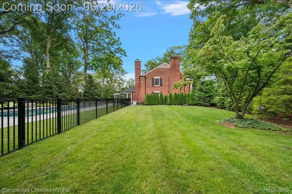 950 E Glengarry Circle Bloomfield Hills City MI 48301