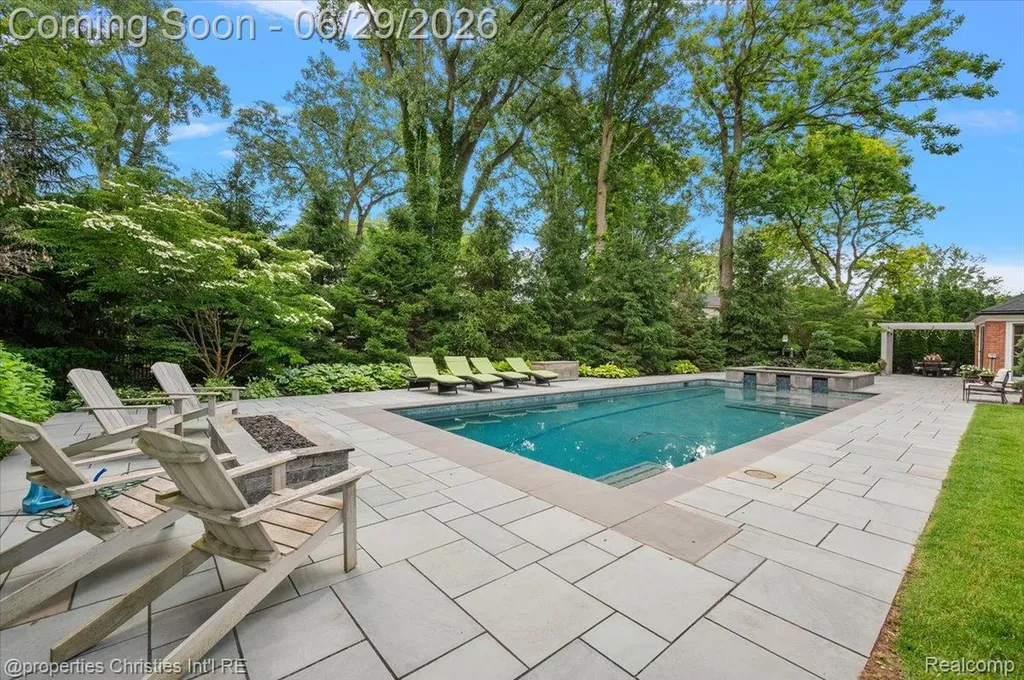950 E Glengarry Circle Bloomfield Hills City MI 48301