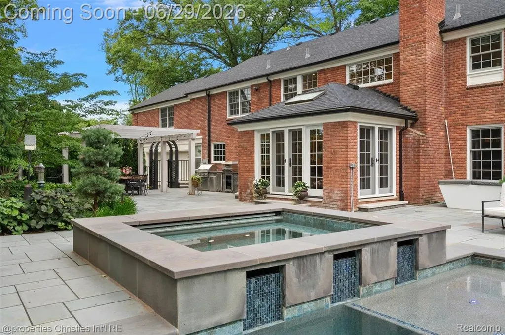 950 E Glengarry Circle Bloomfield Hills City MI 48301