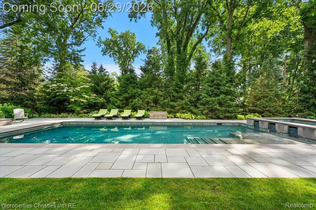 950 E Glengarry Circle Bloomfield Hills City MI 48301