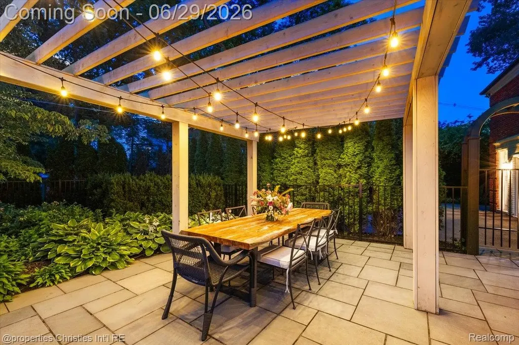 950 E Glengarry Circle Bloomfield Hills City MI 48301