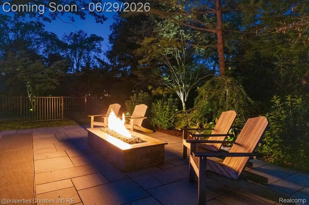 950 E Glengarry Circle Bloomfield Hills City MI 48301