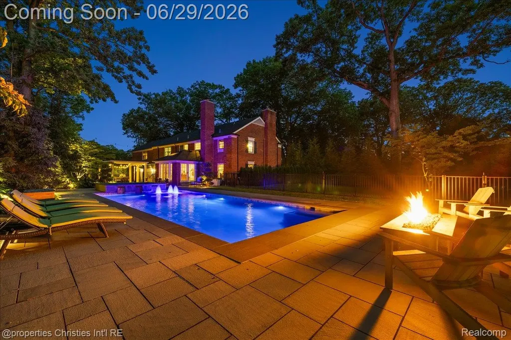 950 E Glengarry Circle Bloomfield Hills City MI 48301
