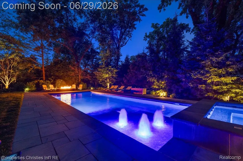 950 E Glengarry Circle Bloomfield Hills City MI 48301