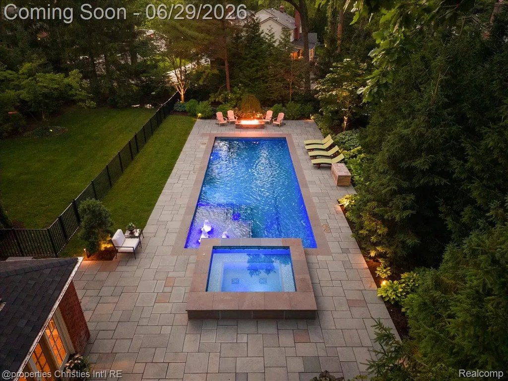 950 E Glengarry Circle Bloomfield Hills City MI 48301