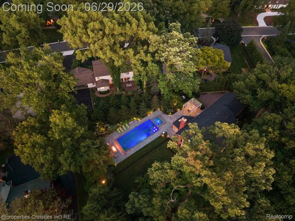950 E Glengarry Circle Bloomfield Hills City MI 48301