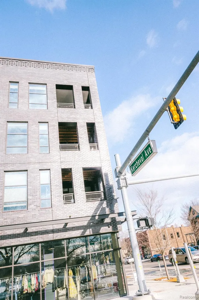 7950 E Lafayette Street Detroit City MI 48214
