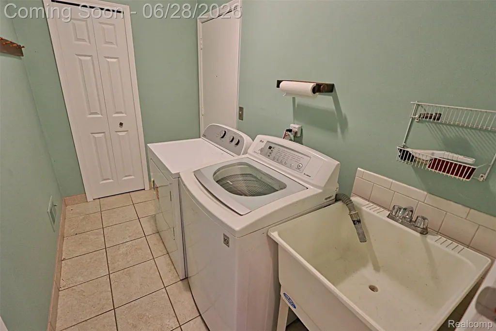 9391 Mayflower Court Plymouth Charter Township MI 48170