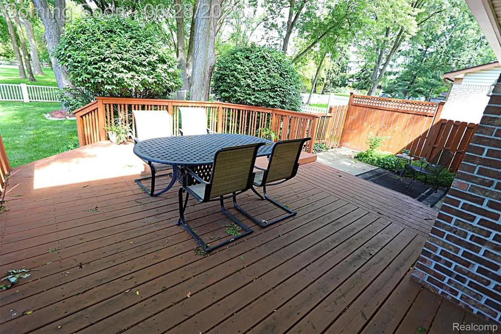 9391 Mayflower Court Plymouth Charter Township MI 48170