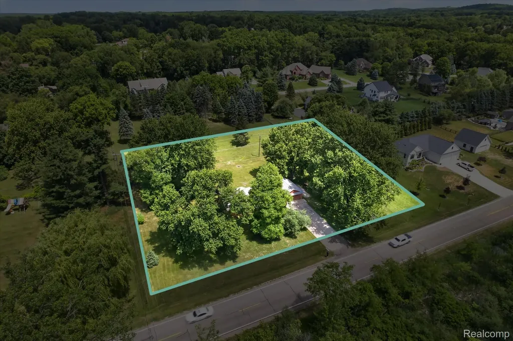 11141 Spencer Road Brighton Township MI 48114