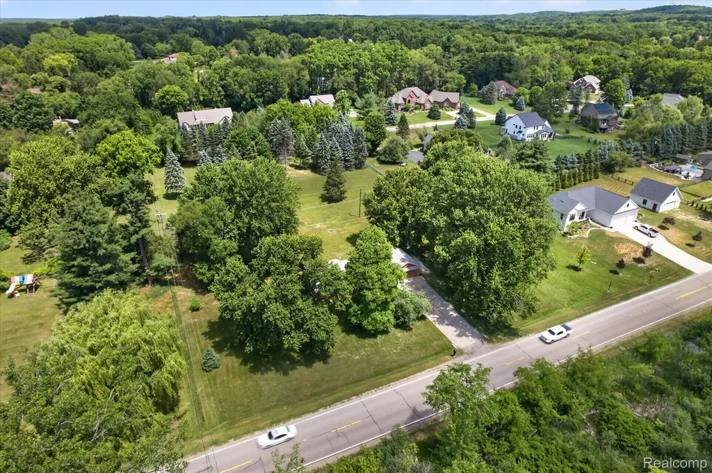 11141 Spencer Road Brighton Township MI 48114