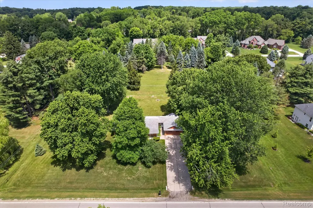 11141 Spencer Road Brighton Township MI 48114