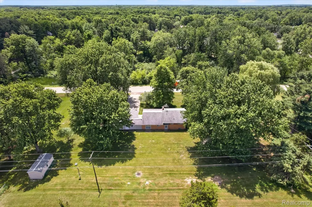 11141 Spencer Road Brighton Township MI 48114