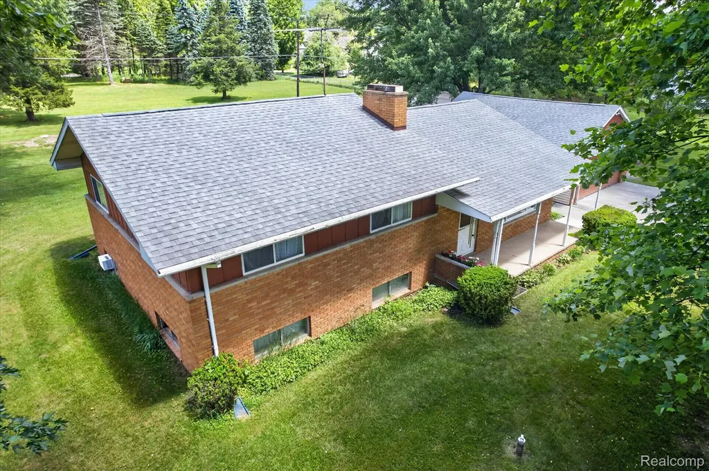 11141 Spencer Road Brighton Township MI 48114