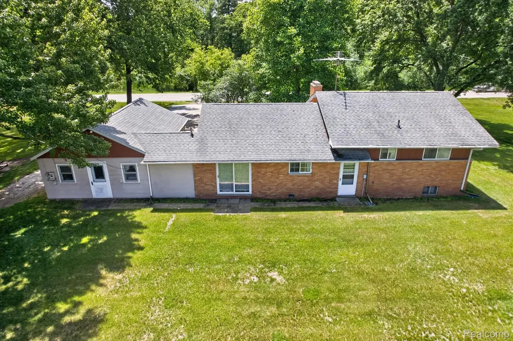 11141 Spencer Road Brighton Township MI 48114