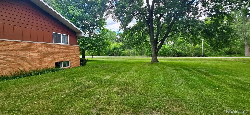 11141 Spencer Road Brighton Township MI 48114