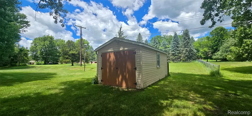 11141 Spencer Road Brighton Township MI 48114