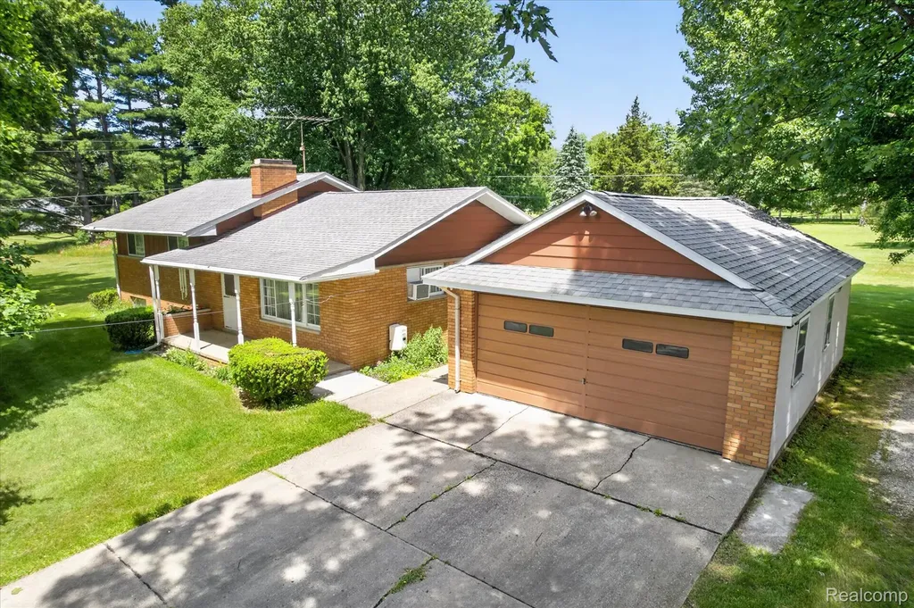 11141 Spencer Road Brighton Township MI 48114